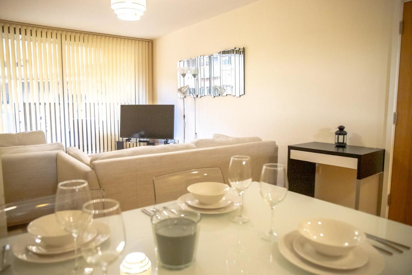 Leeds Vibrant 2 Bedroom Sleeps 4 ภายนอก รูปภาพ