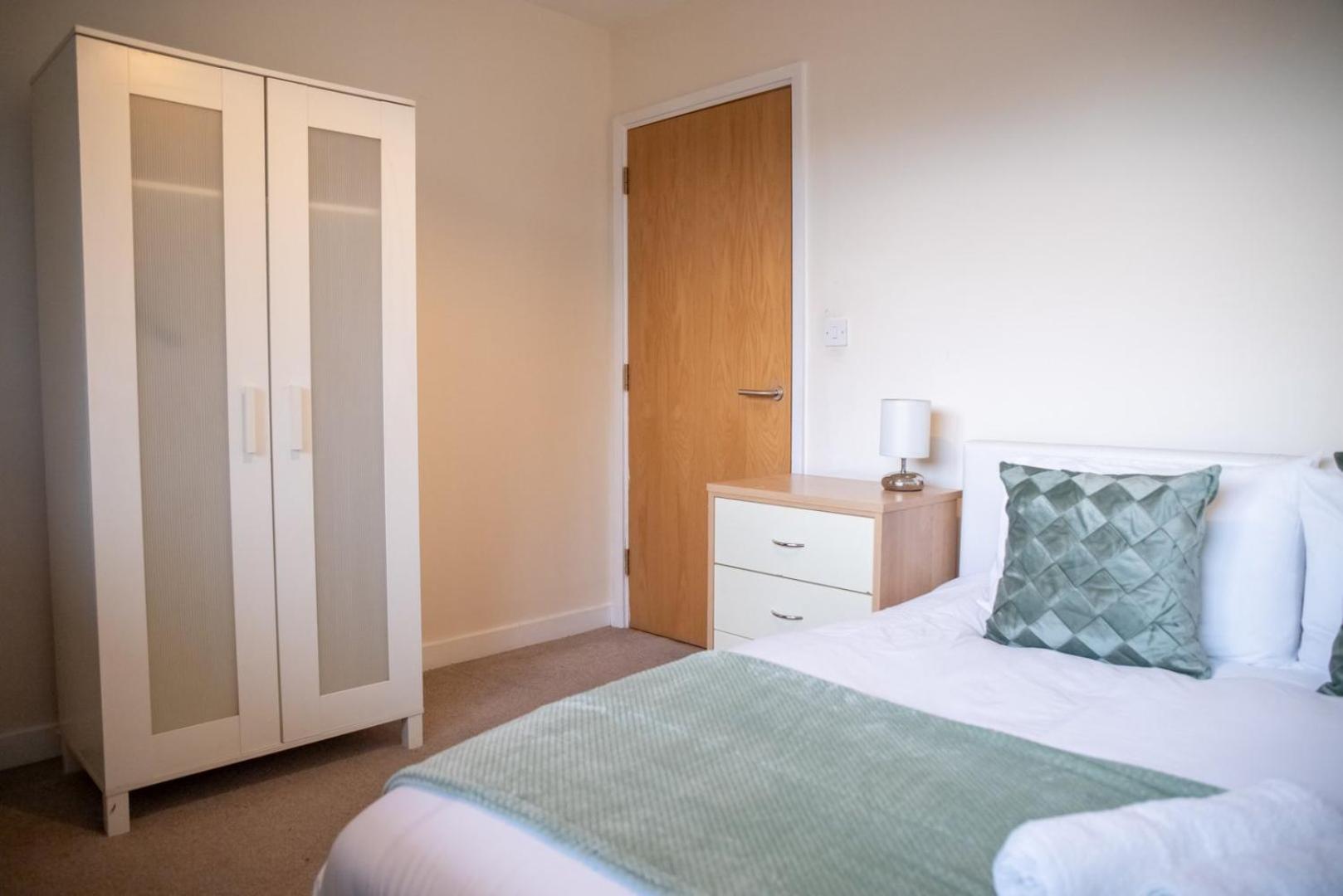 Leeds Vibrant 2 Bedroom Sleeps 4 ภายนอก รูปภาพ