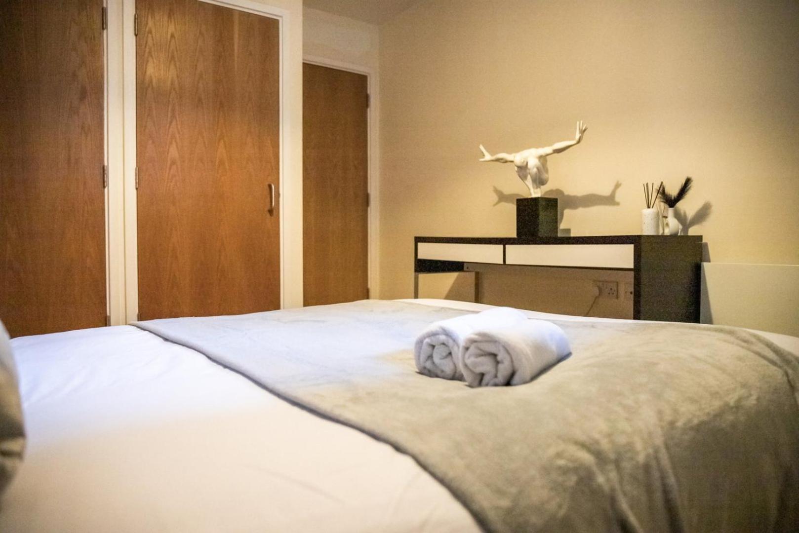 Leeds Vibrant 2 Bedroom Sleeps 4 ภายนอก รูปภาพ