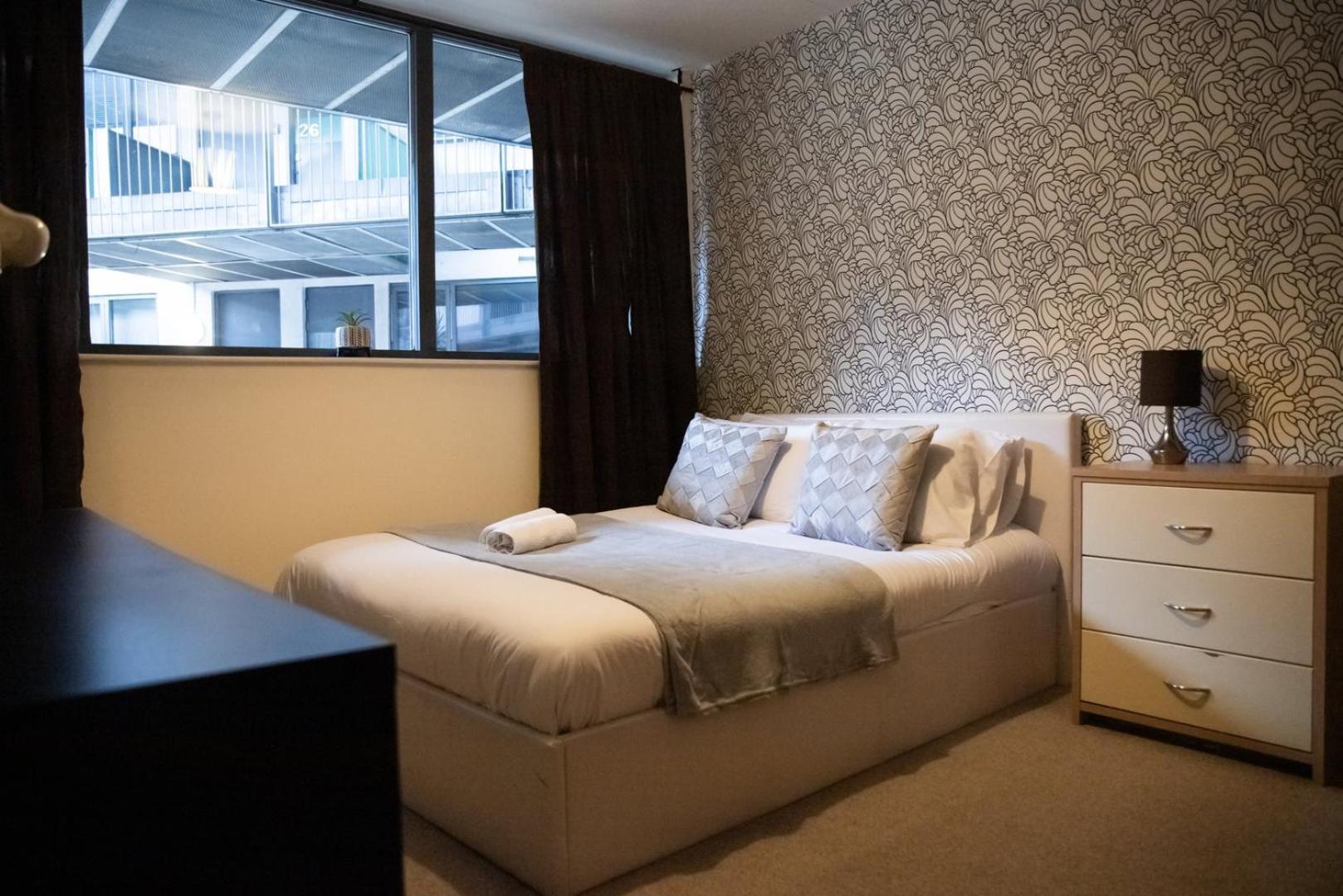 Leeds Vibrant 2 Bedroom Sleeps 4 ภายนอก รูปภาพ